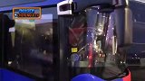 巴萨全队带着奖杯回到巴塞罗那