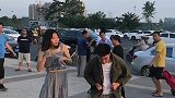 大叔广场上尬舞，舞蹈就是厉害啊