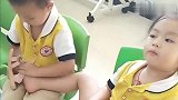 孩子上幼儿园，老师发来一个视频看完让人不省心，在家也没这么乖