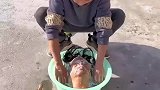 你没见过的蜡像人洗头方式