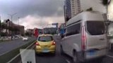 广东珠海：开车加塞不成反骂人，男子叫嚣：我，烂命一条！