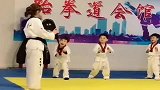 送儿子学习跆拳道第一天，就成了这样，原谅我忍不住笑了！