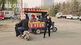 母爱的味道，她为儿摆摊学做肉夹馍