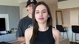 表现“亮眼”！巴拉圭球员加拉尔萨与女友合拍视频