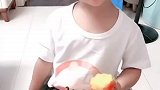 听完萌宝的告状，妈妈先偷偷心疼爸爸一秒钟，太难了