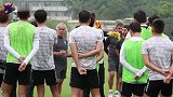 向新赛季出发！多纳多尼率领深圳冬训 亲自示范不忘秀脚法