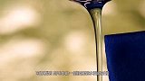 将毛巾放在水龙头下，水流下来后出现神奇现象，这是什么原理