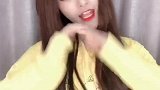 小姐姐表演手势舞的样子可爱，网友让人有种心动的感觉！