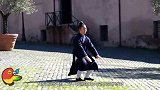 小伙发明“漂浮鞋”，穿上后能在水面行走，想掉下去都难！