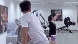 爸爸快长大：小伙你这到底是在健身还是在搞笑，没看小朋友都乐的不行了吗