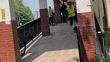 外国小姐姐花样玩滑板，感觉停不下来了，真的不会摔吗？