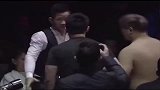 日本拳手打不过就喊教练帮忙，太赖皮了，欺负国人简直不能忍