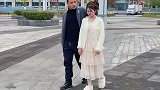 跑去通宵蹦迪，被哥哥拧回家！