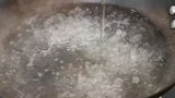 教你水晶丸子的制作方法，用到的食材只有几种，做出来香软筋滑