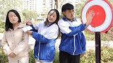 老师抽查古诗背诵，学生各显奇招，没想竟输给学渣的“舞蹈小抄”