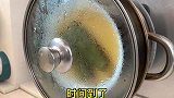你知道丝瓜放在锅里蒸一蒸的做法吗，95岁奶奶养生吃法，真厉害
