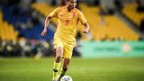 国足真正的9号！30岁锋霸成东亚杯最大收获 1球1造点作用远超杨旭