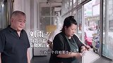 河北这家店的羊肠汤，其味道一流，顾客排队等着吃！