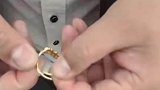 穿了两年的裤子竟然掏出一枚金戒指黄金戒指