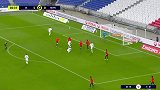 第31分钟里昂球员卡德维射门 - 击中门框