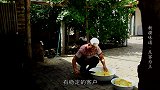 味道新疆：面肺子出锅啦！老师父用食品袋包装好，送往订货的宾馆