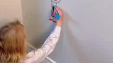 国外一父亲把孩子在墙上的涂鸦变成艺术品