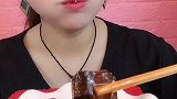 吃货姐直播吃红烧肉，一口一口的真馋人