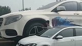 第一次见这么大的奔驰车！是真的假的？能开吗？