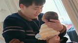 盼了这么久的小情人终于出生了，爸爸都激动成这傻样了，还有救吗