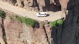 自驾中国第606天，万丈悬崖上的郭亮村，只有一条壁挂公路连通