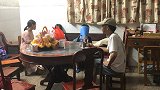 牵狗女孩正接受心理疏导：事后害怕 做噩梦