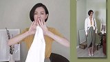 时下流行这姜黄色T恤搭白衬衫，休闲又显瘦，春夏不想变美都不行