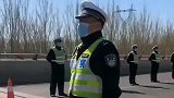 交警小哥哥都是强大的，即使一个人照样有排面，气场杠杠的！