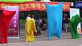 原来社牛和社死之间就隔着一层布而已