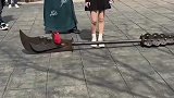 150斤关公大刀，美女也来挑战了