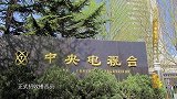 如今家喻户晓的主持人李咏，小时候竟还有口吃的毛病？来看