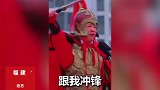 福建一高中百日誓师大会上，校长骑马COS将军为学子助威