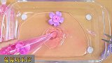 在家用水晶泥和花瓣DIY做史莱姆，太好玩看，你学会了吗？