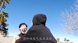 美女大胆挑战未知泳池，躺下去的瞬间，后悔都来不及！
