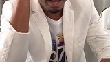 像极了我们做英文听力的样子！！！听的一脸懵逼，写的时候格外自信！！外国人 老板 吃巧乐兹我拿手呀