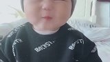 熊孩子长大了，越来越能听懂我的意思了，自己乖乖的坐在床上玩