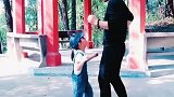爸爸跳的好还是小宝跳的好