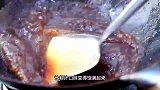 把鸡蛋倒入滚烫的油锅中，出锅瞬间变美食，我一周能吃6次——下