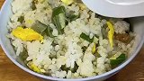 女朋友做的蛋炒饭，炒油没必要放太多米