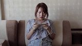 老婆沉迷玩游戏，老公回家后就被下命令，真是太逗了