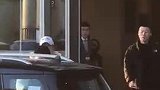 二爷在跟粉丝打招呼 真的是太帅了 我一个男的也被迷住了