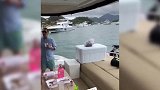 塔尔德利不太敬业啊! 别人都在卖力训练塔神狂秀游艇盛宴
