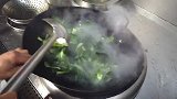 广东月薪上万的厨师炒青菜，原来是这样做的，确实很有滋味！