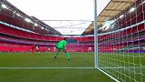 社区盾杯 比赛开始，奥巴梅扬 首开记录，进球后双臂交叉致敬黑豹 目前阿森纳 1-0领先利物浦