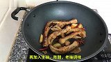 7个鸡爪，1杯橙汁，赛过红烧肉，小伙啃得太香了，流口水了